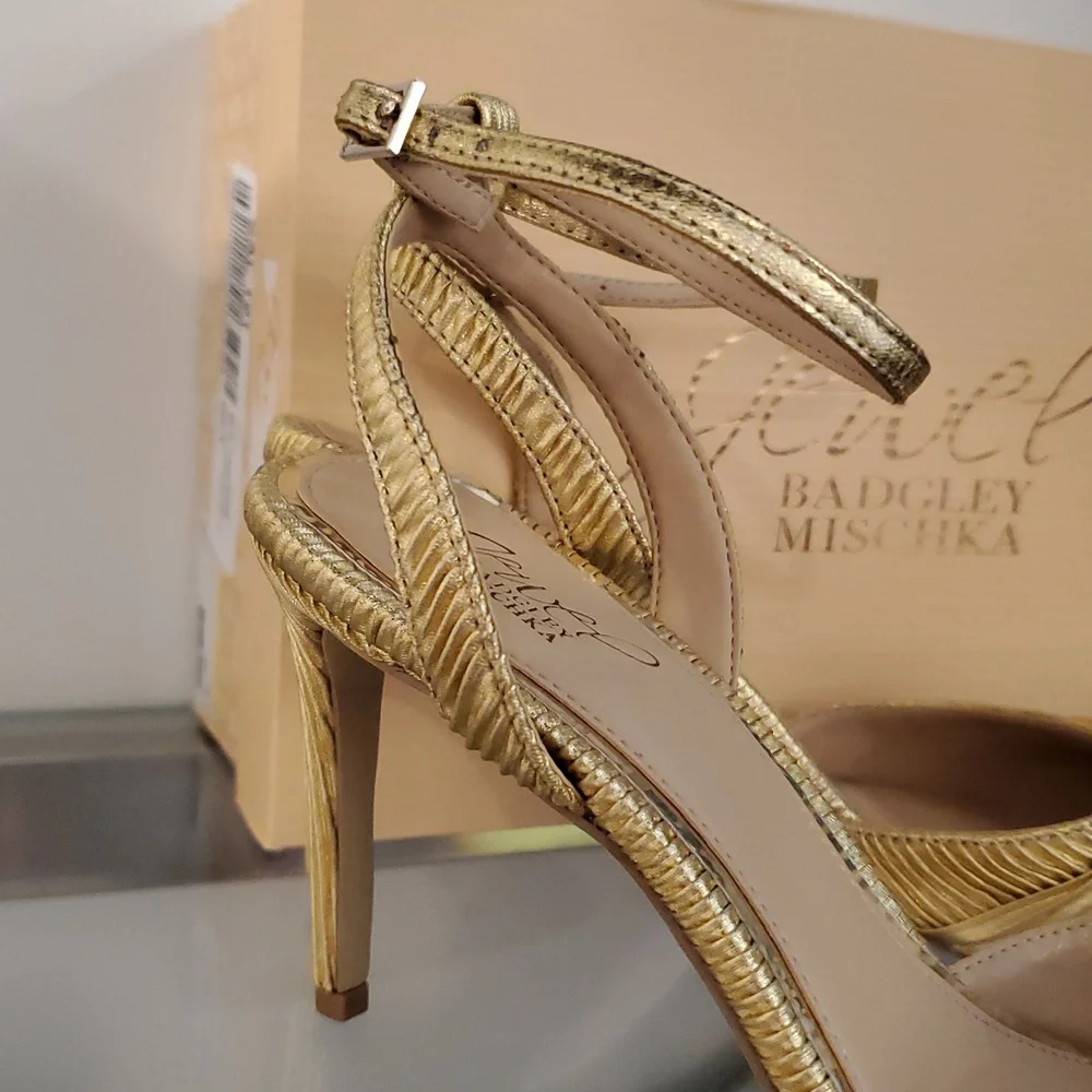Badgley Mischka Jewel Collection Gold textured pump Size 9.5" worn once box incl - Picture 2 of 8